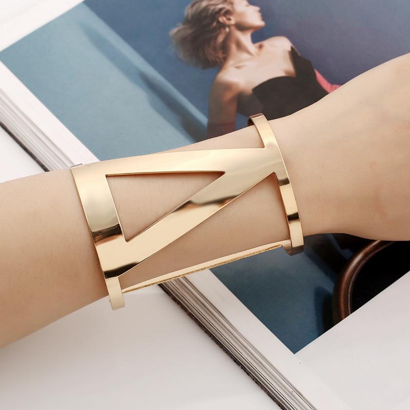 Bangle LZHLQ Trendy Opening Adjustable Bracelets 2022 Fashion Women Maxi Punk Jewelry Bracelet Metal Plated Hollow Wide Cuff
Bangle LZHLQ Trendy Opening Adjustable Bracelets 2022 Fashion Women Maxi Punk Jewelry Bracelet Metal Plated Hollow Wide Cuff