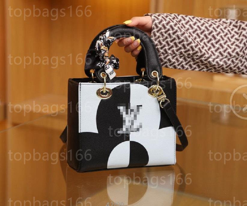 M59699 M59532 Capucines BB women tote bag Taurillon shoulder bags designer bag crossbody evening package handbags, Black
M59699 M59532 Capucines BB women tote bag Taurillon shoulder bags designer bag crossbody evening package handbags, Black