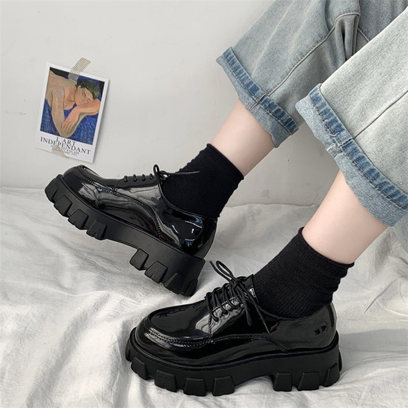Sepatu Platform Kulit Paten Hitam Wanita Pelajar Gaya Jepang Hak Chunky Renda Gotik 220614, Patent leather black
Sepatu Platform Kulit Paten Hitam Wanita Pelajar Gaya Jepang Hak Chunky Renda Gotik 220614, Patent leather black