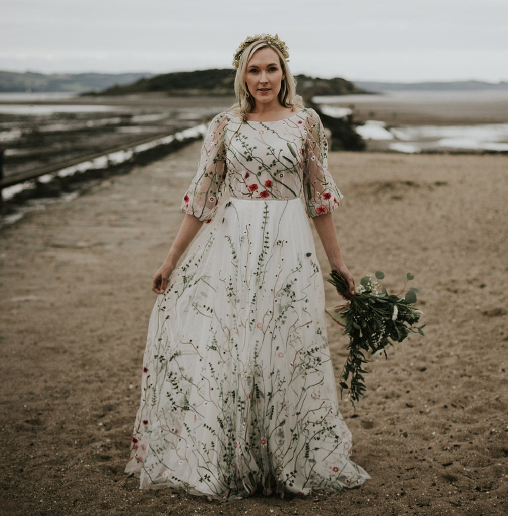 Summer Country A e Wedding Dress Colorful Embroidery Boho Beach Bridal Gowns Half Sleeve Sexy Backless Long White Tulle Bride Dresses