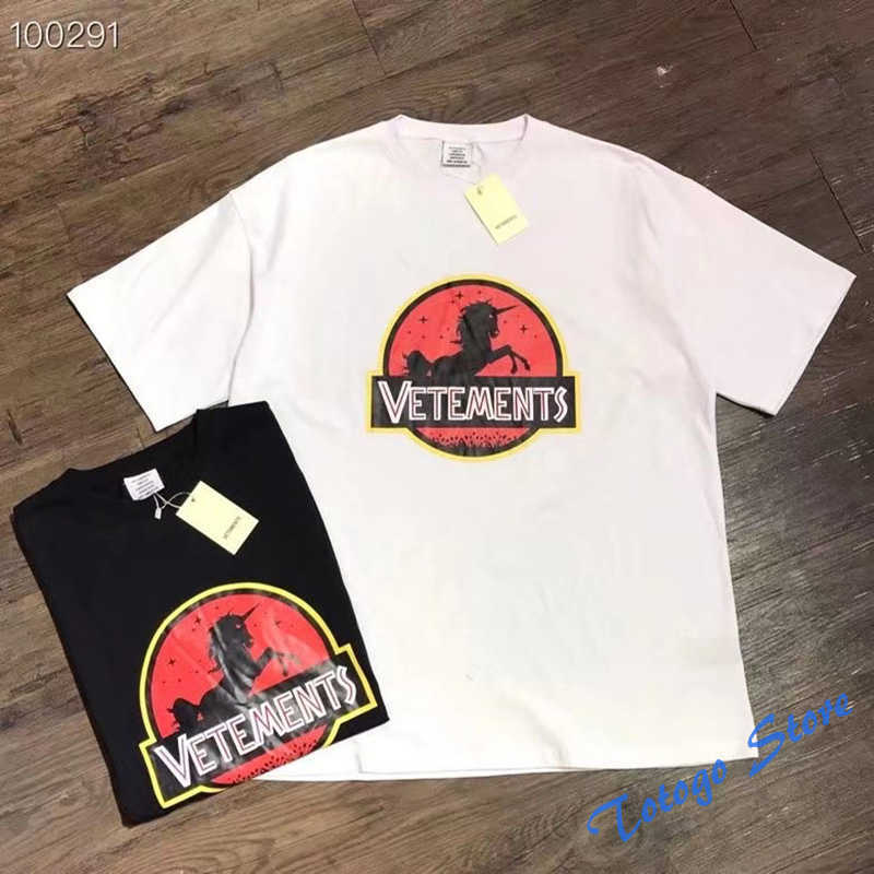Black White Oversized Fashion Tops Men Women Casual Couple Embroidery Letter VTM Tee 2022 New VETEMENTS Unicorn T-shirt
Black White Oversized Fashion Tops Men Women Casual Couple Embroidery Letter VTM Tee 2022 New VETEMENTS Unicorn T-shirt