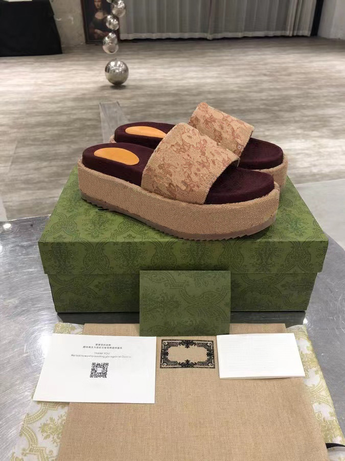 Designer Shoes Slippers Fashion Foam Running Sandals Novelty Moccasin Straw Classic Luxury Thick Bottom Slippers With Box EU35-42, #8
Designer Shoes Slippers Fashion Foam Running Sandals Novelty Moccasin Straw Classic Luxury Thick Bottom Slippers With Box EU35-42, #8