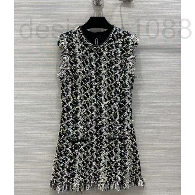 Casual Dresses designer 2022 spring and summer new small fragrance color woven tassel black white round neck sleeveless high waist slim women' dress short 7QD8, 2# packing bag
Casual Dresses designer 2022 spring and summer new small fragrance color woven tassel black white round neck sleeveless high waist slim women' dress short 7QD8, 2# packing bag