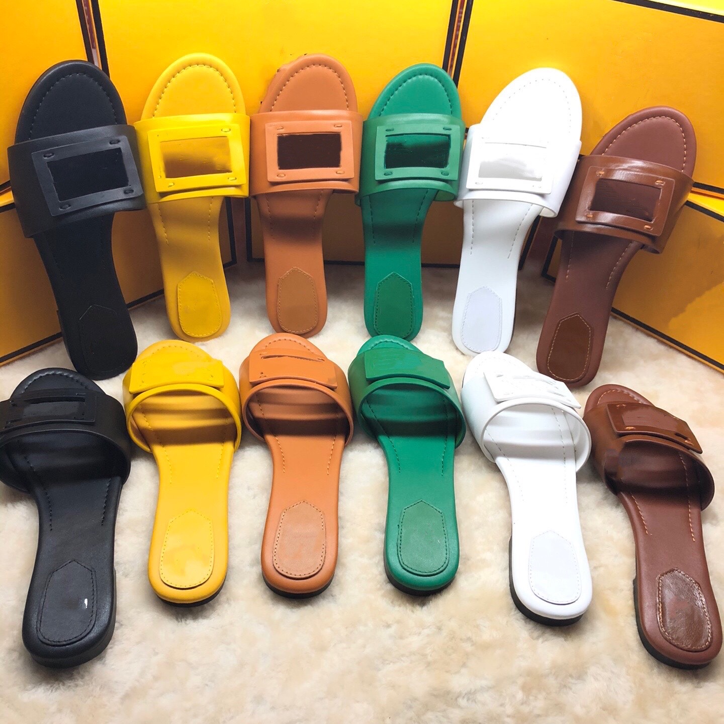 New Fashion Women's Slippers Summer Designer Luxury Sandals Hollow out Leather Rubber Yellow Flip-flops Outdoor Beach Shoes Hot Boots Size 35-41, Black
New Fashion Women's Slippers Summer Designer Luxury Sandals Hollow out Leather Rubber Yellow Flip-flops Outdoor Beach Shoes Hot Boots Size 35-41, Black