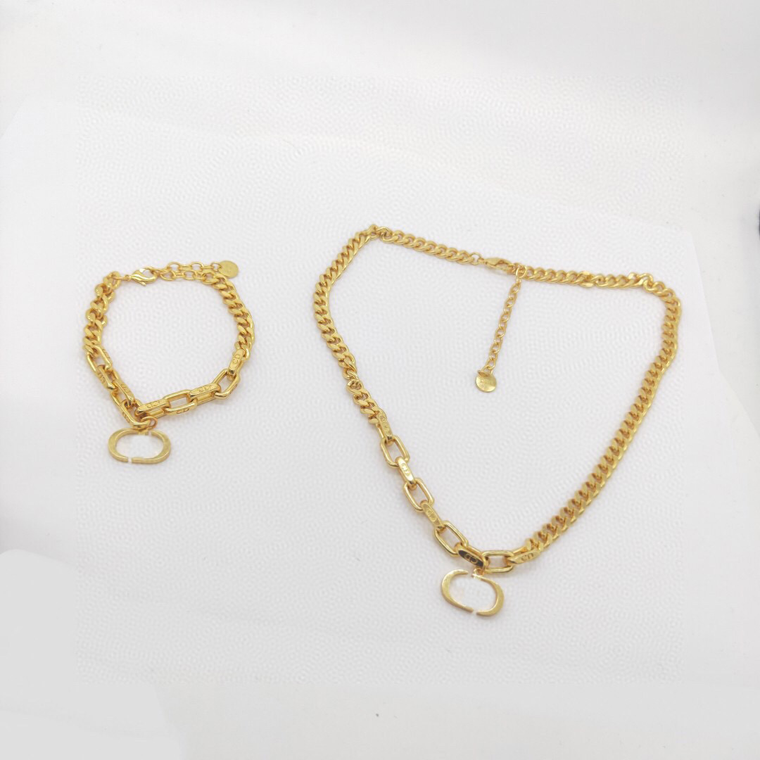 2022 Top quality Charm pendant necklace charm bracelet in 18k gold plated for women wedding jewlry gift have box stamp PS7844
2022 Top quality Charm pendant necklace charm bracelet in 18k gold plated for women wedding jewlry gift have box stamp PS7844