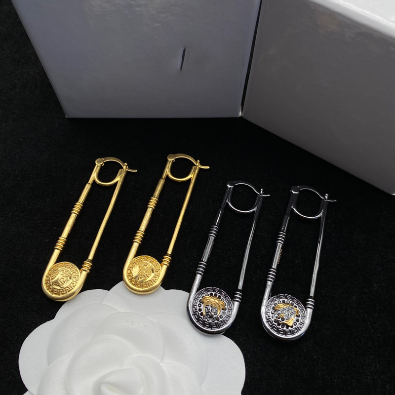 Designer Earrings Pin Shape Fashion Luxury Jewelry Copper V Collection Stud Earrings Accessories Wholesale
Designer Earrings Pin Shape Fashion Luxury Jewelry Copper V Collection Stud Earrings Accessories Wholesale