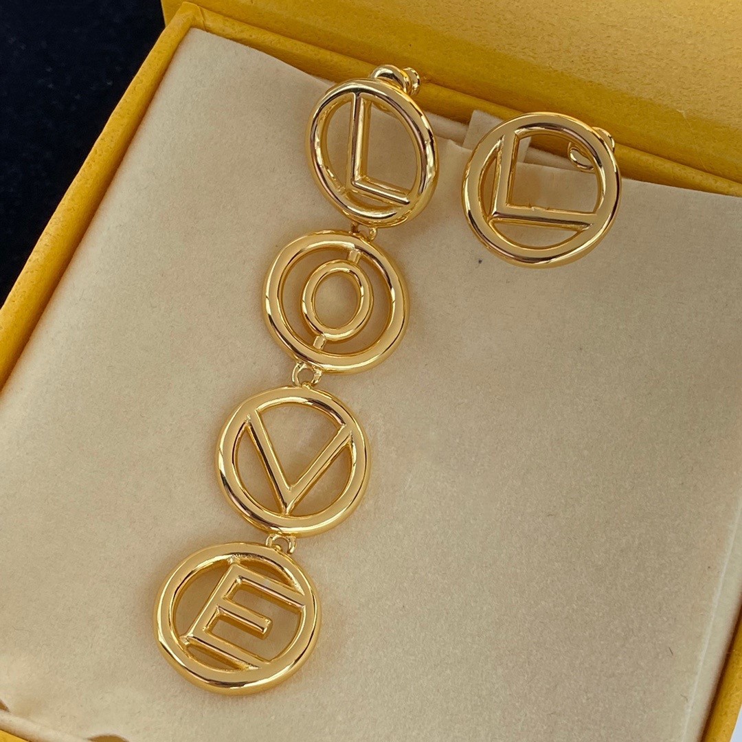 European and American letters Dangle & Chandelier Asymmetric Simple Fashion Earrings Ring Set Women High Quality Fast Delivery
European and American letters Dangle & Chandelier Asymmetric Simple Fashion Earrings Ring Set Women High Quality Fast Delivery