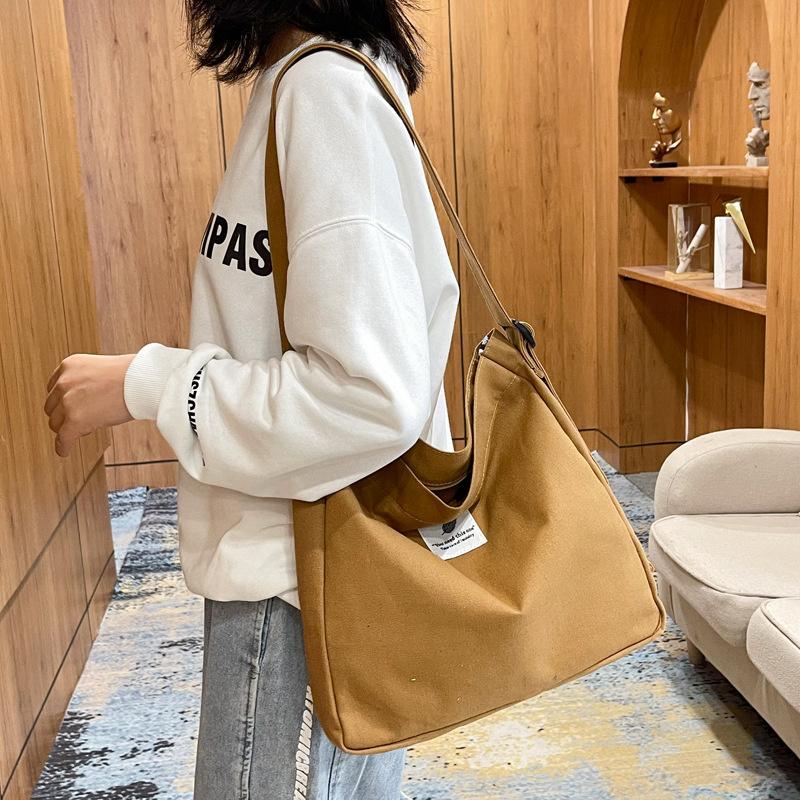 Evening Bags Velvet Handbags Retro Fashionable Canvas Shoulder For Women 2022 Designer Luxury Large Capacity Solid Color CrossbodyEvening, Black
Evening Bags Velvet Handbags Retro Fashionable Canvas Shoulder For Women 2022 Designer Luxury Large Capacity Solid Color CrossbodyEvening, Black