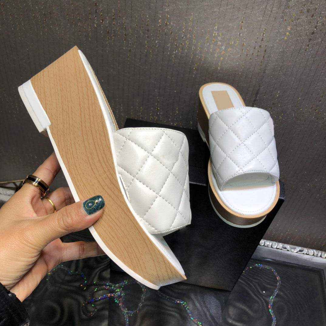 Summer Women Mules Slipper Lambskin Light Pink indoor Sandal Designer luxury Fashion Beach 2.6 in Platform Non-Slip Shoes
Summer Women Mules Slipper Lambskin Light Pink indoor Sandal Designer luxury Fashion Beach 2.6 in Platform Non-Slip Shoes