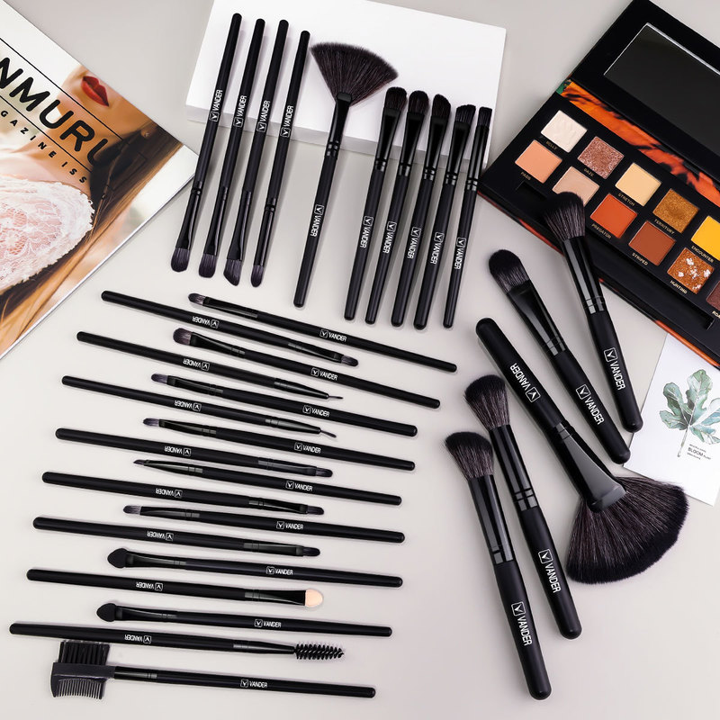 32pcs Black Makeup Brushes Natural Hair Professional Foundation Powder Eyeshadow Blush Makeup Brush Set With Case 220623