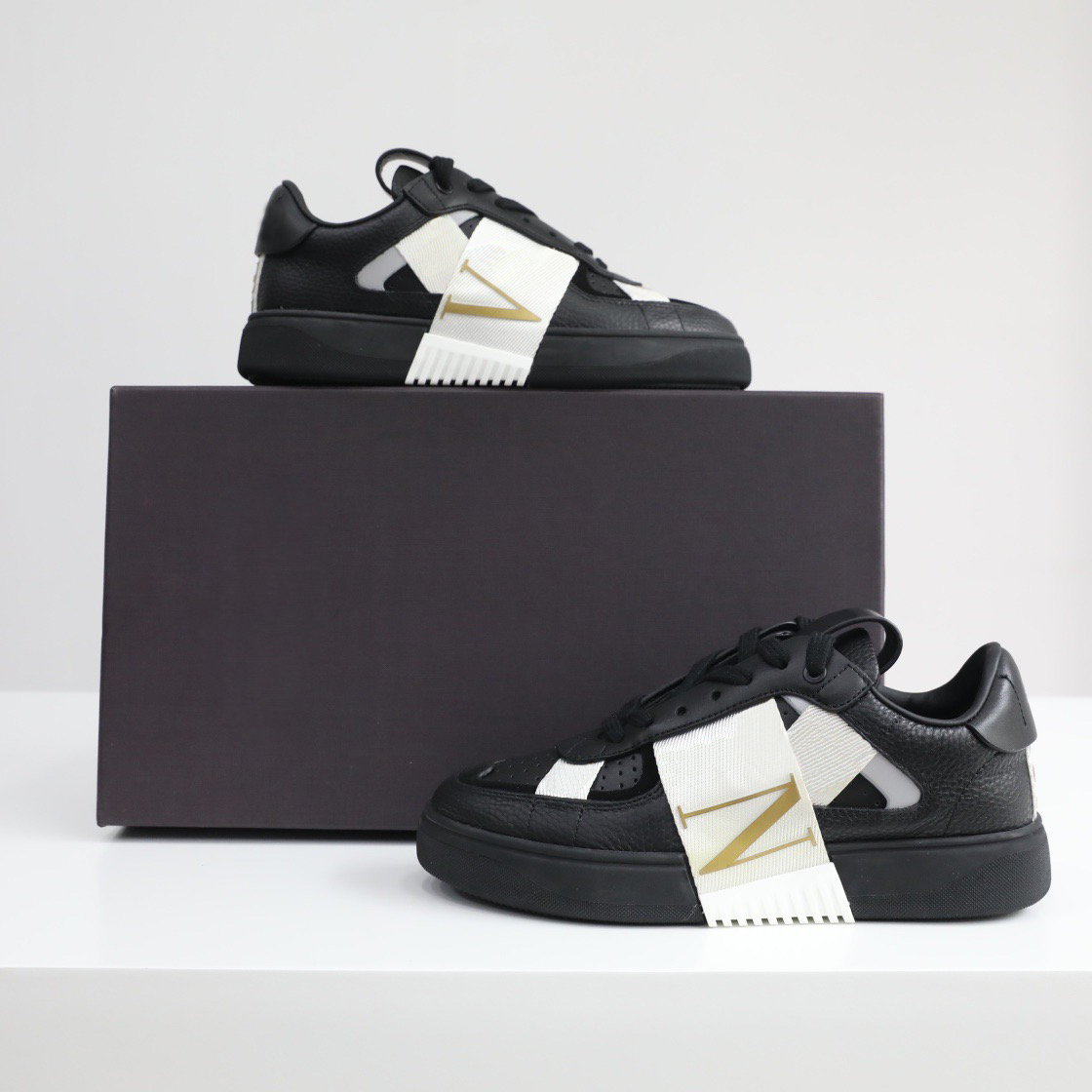 Italian luxury fashion casual shoes patchwork fashion leather sneakers women's low top men's letter leather skateboard platform39-45, 05
Italian luxury fashion casual shoes patchwork fashion leather sneakers women's low top men's letter leather skateboard platform39-45, 05