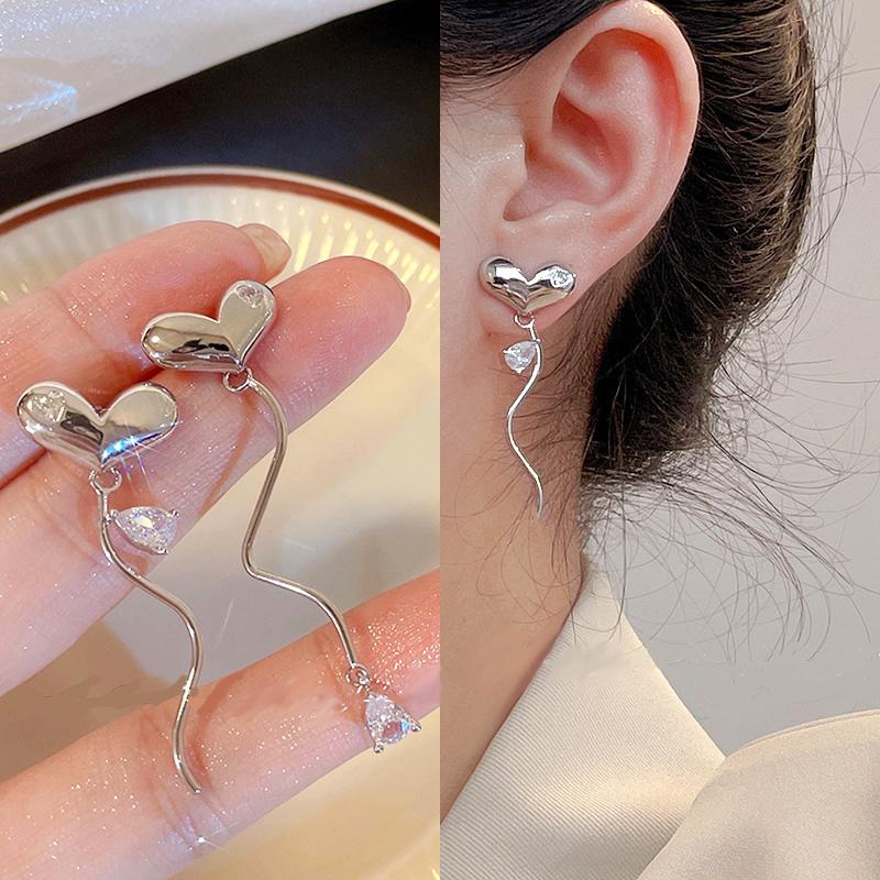 Stud Asymmetric Heart Earrings With Flowing Curved Line Sparkling Zircon Women's Earring Metal Love Luxe Earings Wedding JewelryStud
Stud Asymmetric Heart Earrings With Flowing Curved Line Sparkling Zircon Women's Earring Metal Love Luxe Earings Wedding JewelryStud