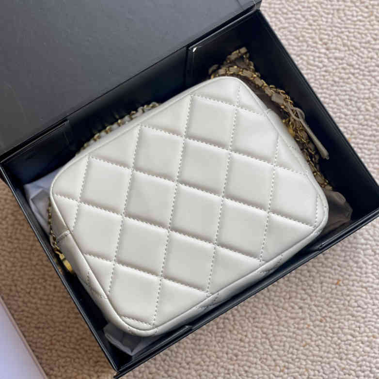 2022Ss Designer Camera Bag Walnut Golden Ball Top Lambskin Classic Quilted Plaid Gold Metal Chain Zipper Shoulder Crossbody Luxurious Ladies, Box
2022Ss Designer Camera Bag Walnut Golden Ball Top Lambskin Classic Quilted Plaid Gold Metal Chain Zipper Shoulder Crossbody Luxurious Ladies, Box
