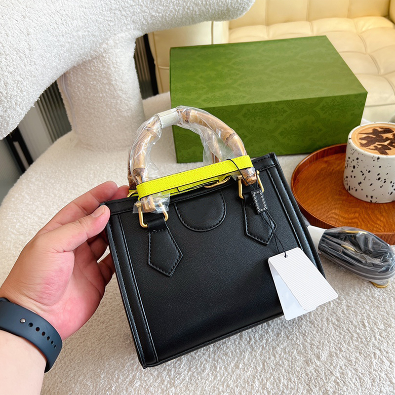 Classic Fashion Bamboo Tote Bags 2022 Woman Luxurys Men Designers Bags Luxury High Quality Diana Crossbody totes Shoulder Purses Handbags Bag wallet backpak, Black
Classic Fashion Bamboo Tote Bags 2022 Woman Luxurys Men Designers Bags Luxury High Quality Diana Crossbody totes Shoulder Purses Handbags Bag wallet backpak, Black