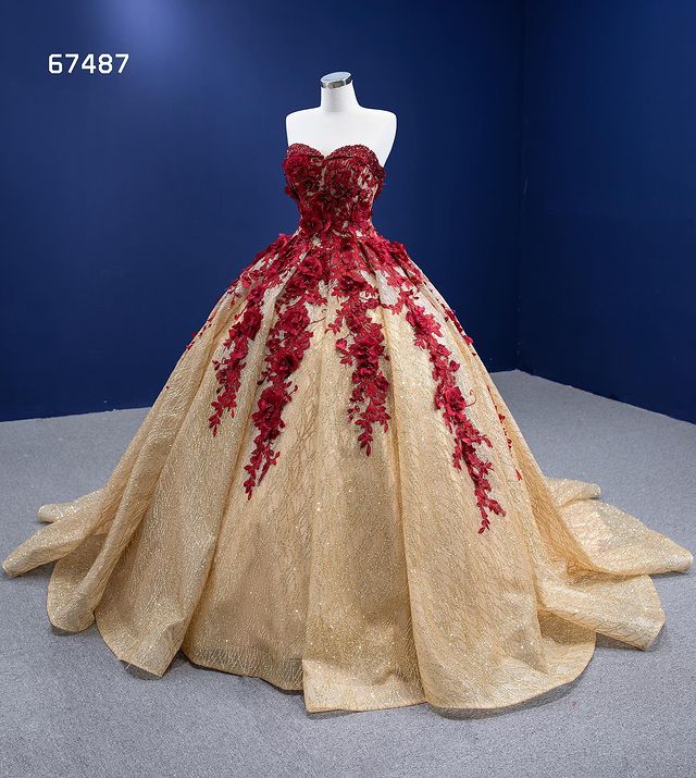 champagne and burgundy Lace Quince Dresses 2022 Sweetheart Lace-up Corset Top Sparkly Applique sweety 15 Quinceanera Dresses
