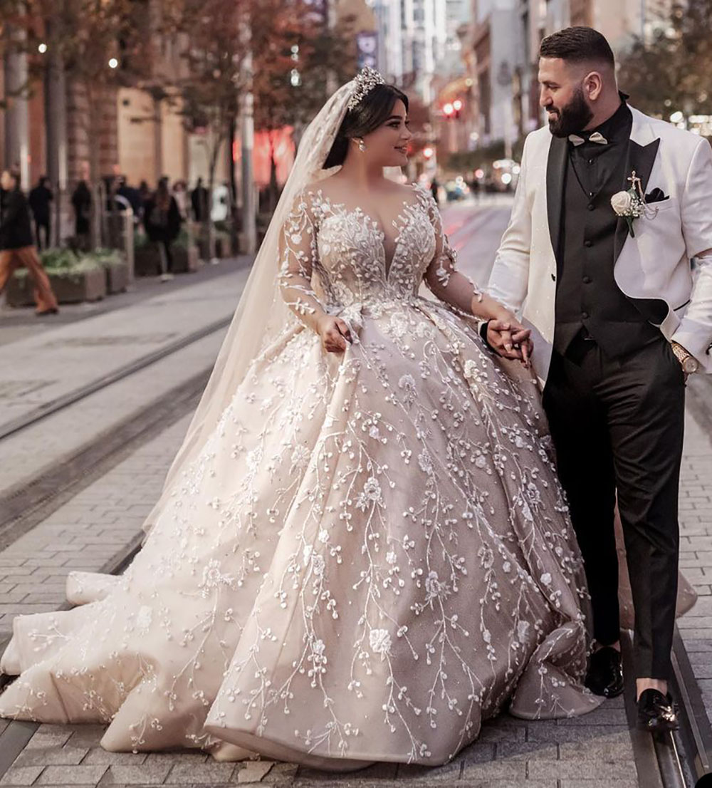 Elegant Ball Gown Wedding Dresses Appliques Sequins Beads V Neck Long Sleeves Backless Floor Length Train Elegant High Waist Vintage Robes De Soiree