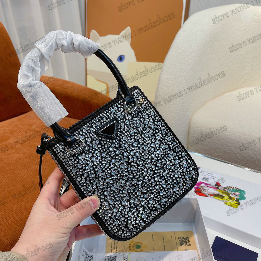 Black All-over Crystal Shopper Tote Mini Bag Crystal-studded Satin Holiday Double handle Bag Women Designer Party Shoulder Bags Luxurious Deisgners Vintage Handbag
Black All-over Crystal Shopper Tote Mini Bag Crystal-studded Satin Holiday Double handle Bag Women Designer Party Shoulder Bags Luxurious Deisgners Vintage Handbag