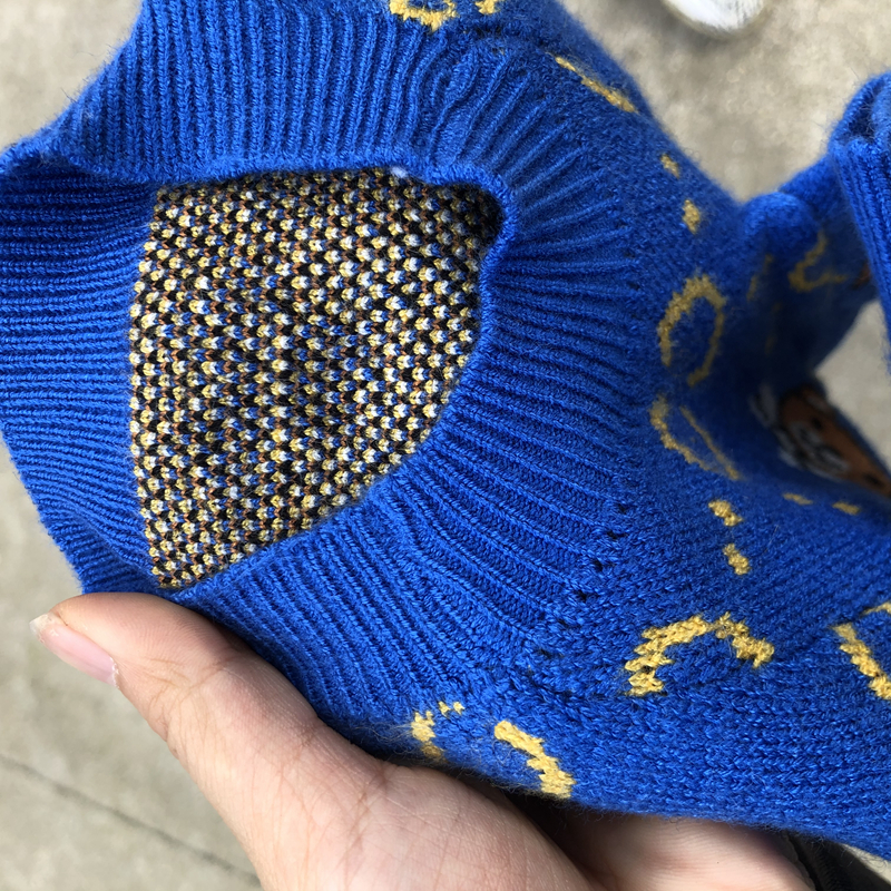 free shipping Sweater ic Jacquard Letter Pattern Dog Apparel Designer Dogs Clothes SweatersKnitwear Warm Pet Sweaters for Fall Winter Cute Bear Blue S