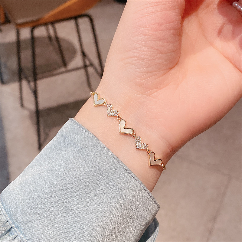 New Fashion Love Zircon Bracelet Feminine Temperament Versatile Niche Design Highgrade Feelin Light Luxury Hand Decoration
New Fashion Love Zircon Bracelet Feminine Temperament Versatile Niche Design Highgrade Feelin Light Luxury Hand Decoration