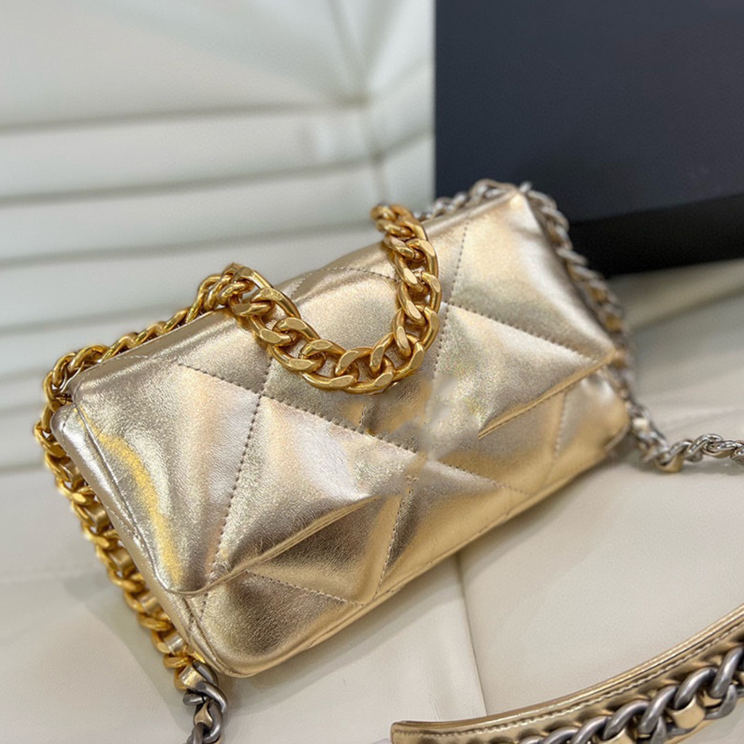 Classic 19 Mini Flap Bags Colorful Multicolor Laser High Quality Genuine Leather Handbags Gold Silver Metal Chain Crossbody Bag Luxurys Designer Shoulder Bag 20 CM, Black
Classic 19 Mini Flap Bags Colorful Multicolor Laser High Quality Genuine Leather Handbags Gold Silver Metal Chain Crossbody Bag Luxurys Designer Shoulder Bag 20 CM, Black