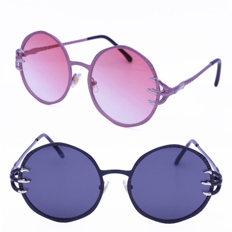 Sunglasses Explosive Models S8380 Stylish UV400 Retro Round Eagle Claw Side Arm European Gradient Color Tendy For WomenSunglasses
Sunglasses Explosive Models S8380 Stylish UV400 Retro Round Eagle Claw Side Arm European Gradient Color Tendy For WomenSunglasses