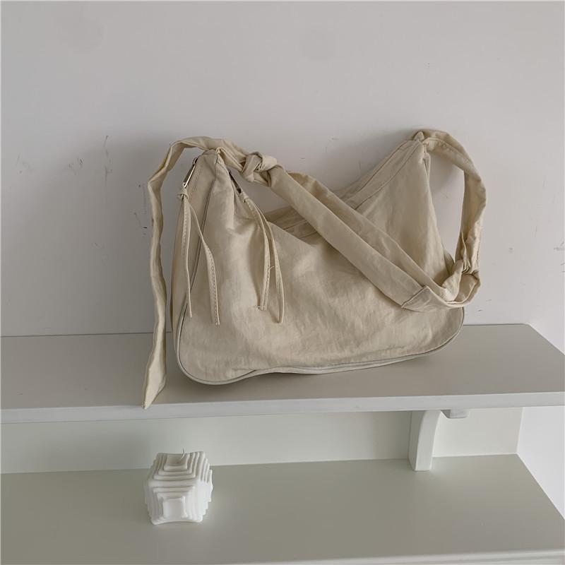 Evening Bags Bag Women's Autumn And Winter 2022 Shoulder Diagonal Nylon Square Strap Fashion Jiaozi Retro Shopping Tide, Black
Evening Bags Bag Women's Autumn And Winter 2022 Shoulder Diagonal Nylon Square Strap Fashion Jiaozi Retro Shopping Tide, Black