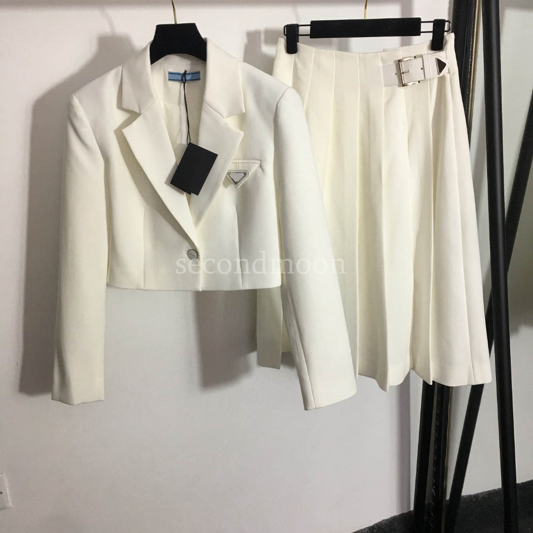 Women Business Style Dress Lapel Neck Suit Jacket Triangle Badge Decoration Skirts High Waist Pleated Skirt, White
Women Business Style Dress Lapel Neck Suit Jacket Triangle Badge Decoration Skirts High Waist Pleated Skirt, White