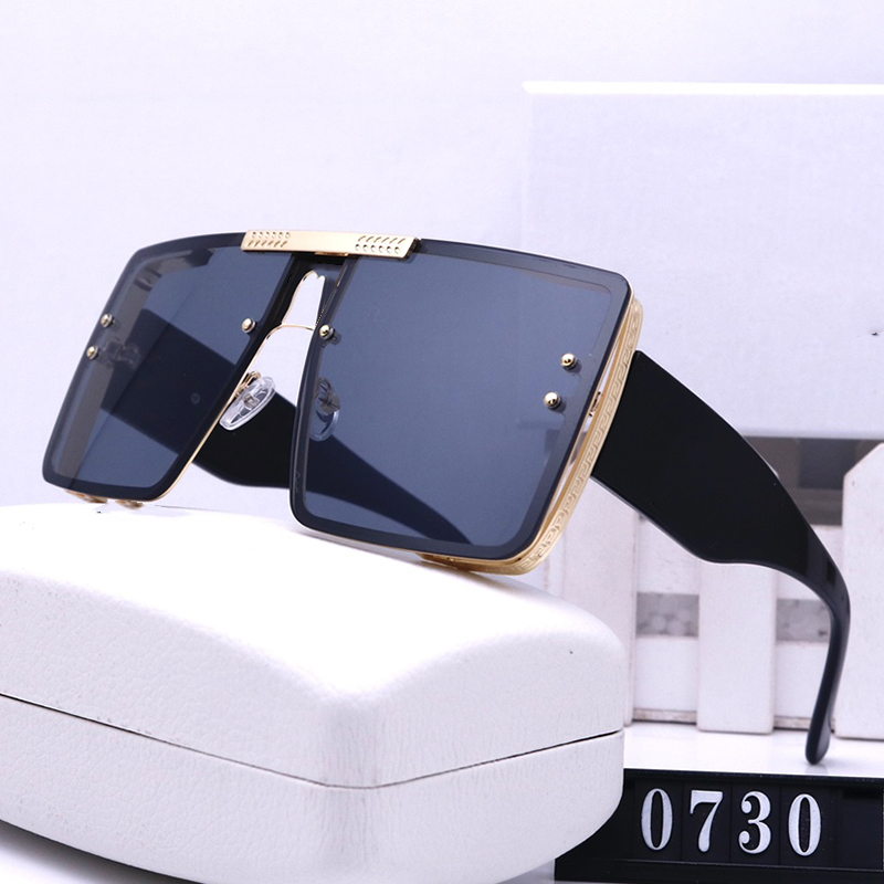 European and American fashion sunglasses, classic goggles, high-definition lenses, high-quality temples, suitable for travel and driving with box
European and American fashion sunglasses, classic goggles, high-definition lenses, high-quality temples, suitable for travel and driving with box