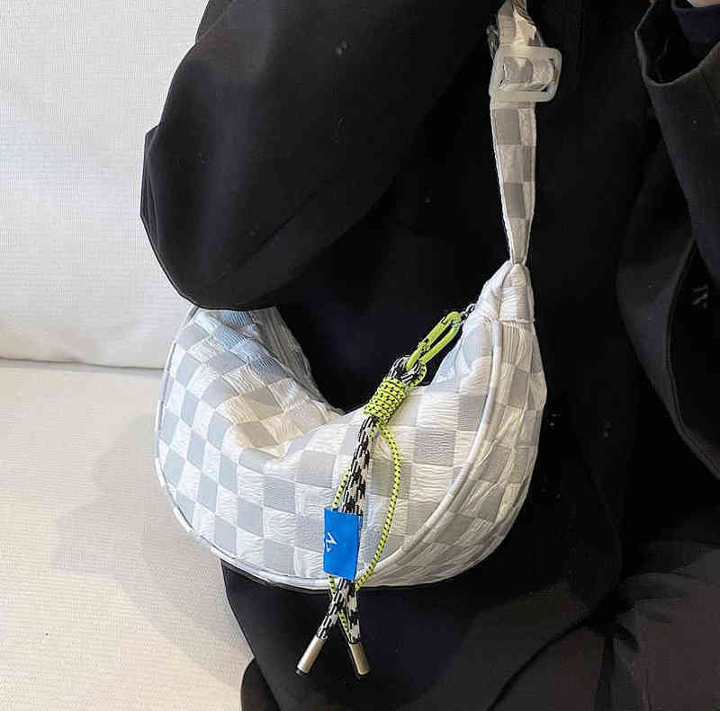 French Minority Design Bags Women s Fashion High Sense Texture Ins Chest Bag Leisure Messenger Bag 220517