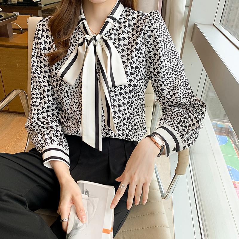 Women' Blouses & Shirts Summer Women' V-neck Shirt Long Sleeve Top Casual Fashion Loose Female Clothing ChiffonWomen, Mixed
Women' Blouses & Shirts Summer Women' V-neck Shirt Long Sleeve Top Casual Fashion Loose Female Clothing ChiffonWomen, Mixed