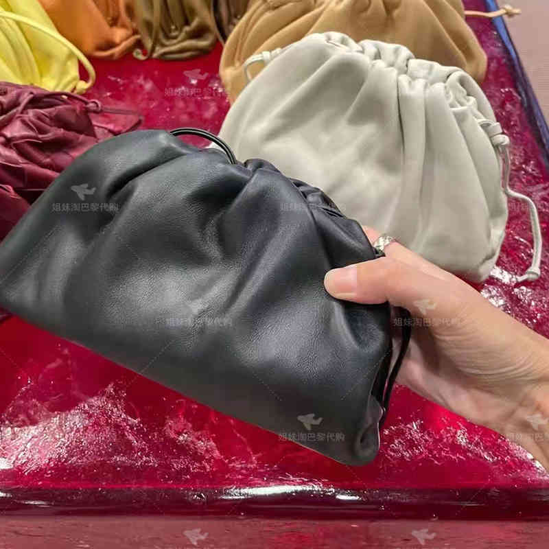 Venetas Bottegav Pouch Mini Smooth Cloud Bag One Shoulder Messenger Small Handbag HHA1, White
Venetas Bottegav Pouch Mini Smooth Cloud Bag One Shoulder Messenger Small Handbag HHA1, White