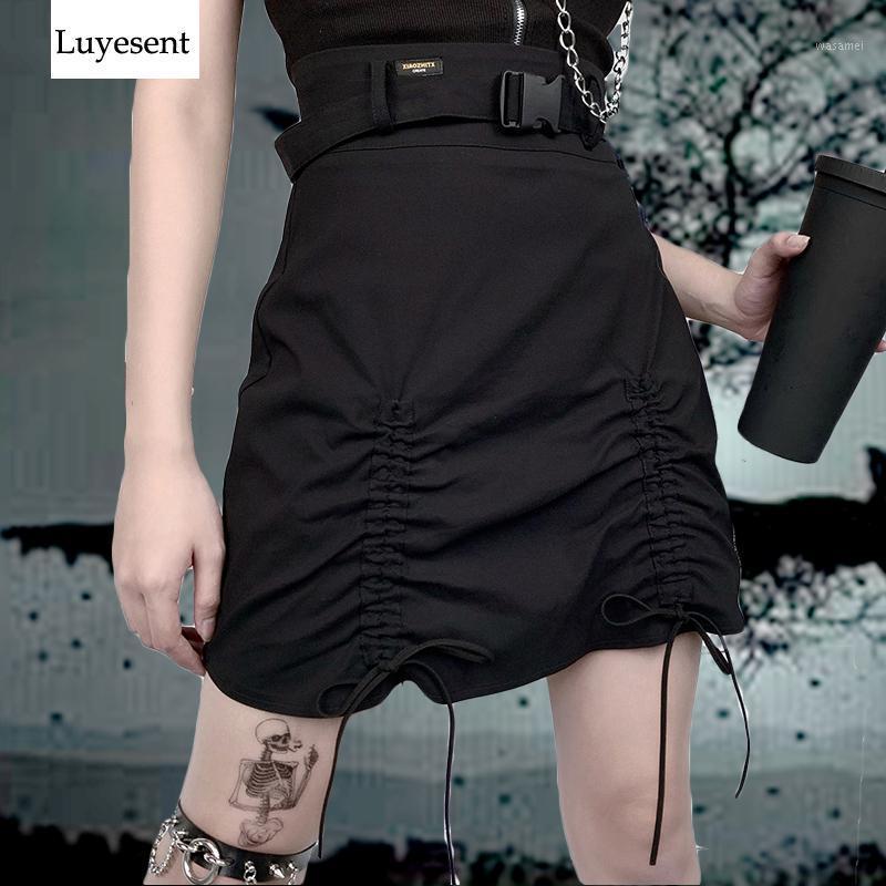 Skirts Black Women Mini Drawstring Skirt 2022 Lolita Goth Irregular Shir Pleated Sexy Hipster Gothic Cargo + Plastic Buckle Belt
Skirts Black Women Mini Drawstring Skirt 2022 Lolita Goth Irregular Shir Pleated Sexy Hipster Gothic Cargo + Plastic Buckle Belt