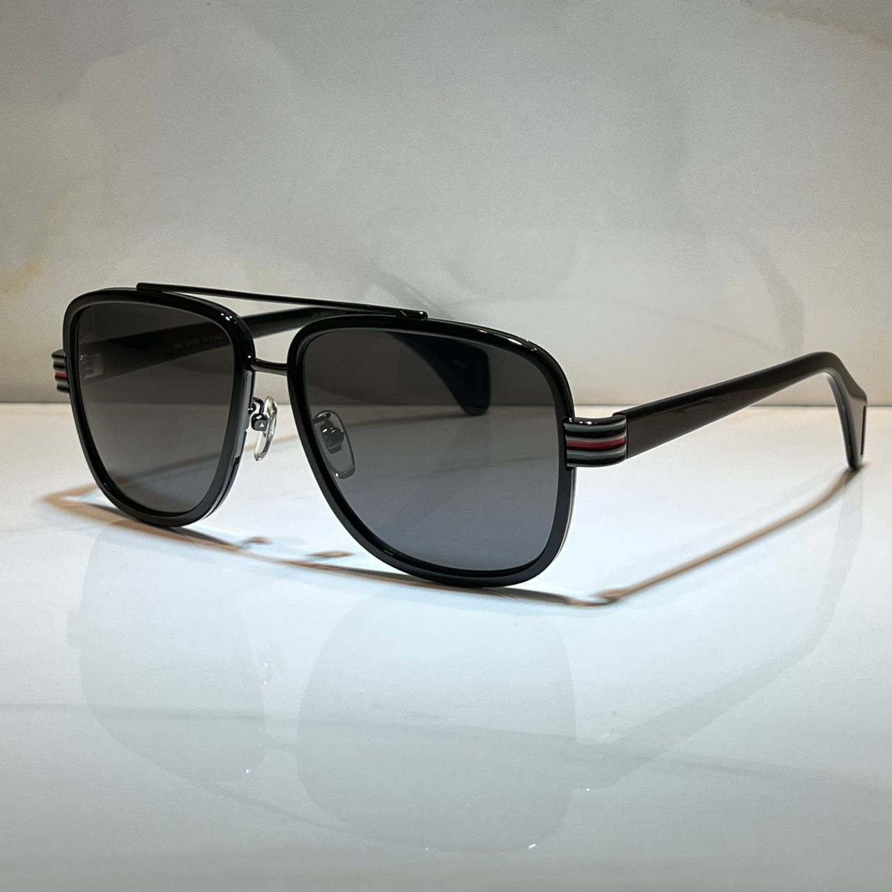 Sunglasses For Men Women Summer 0448S Style Sunshade Anti-Ultraviolet Retro Plate Square Full Frame Random Box
Sunglasses For Men Women Summer 0448S Style Sunshade Anti-Ultraviolet Retro Plate Square Full Frame Random Box