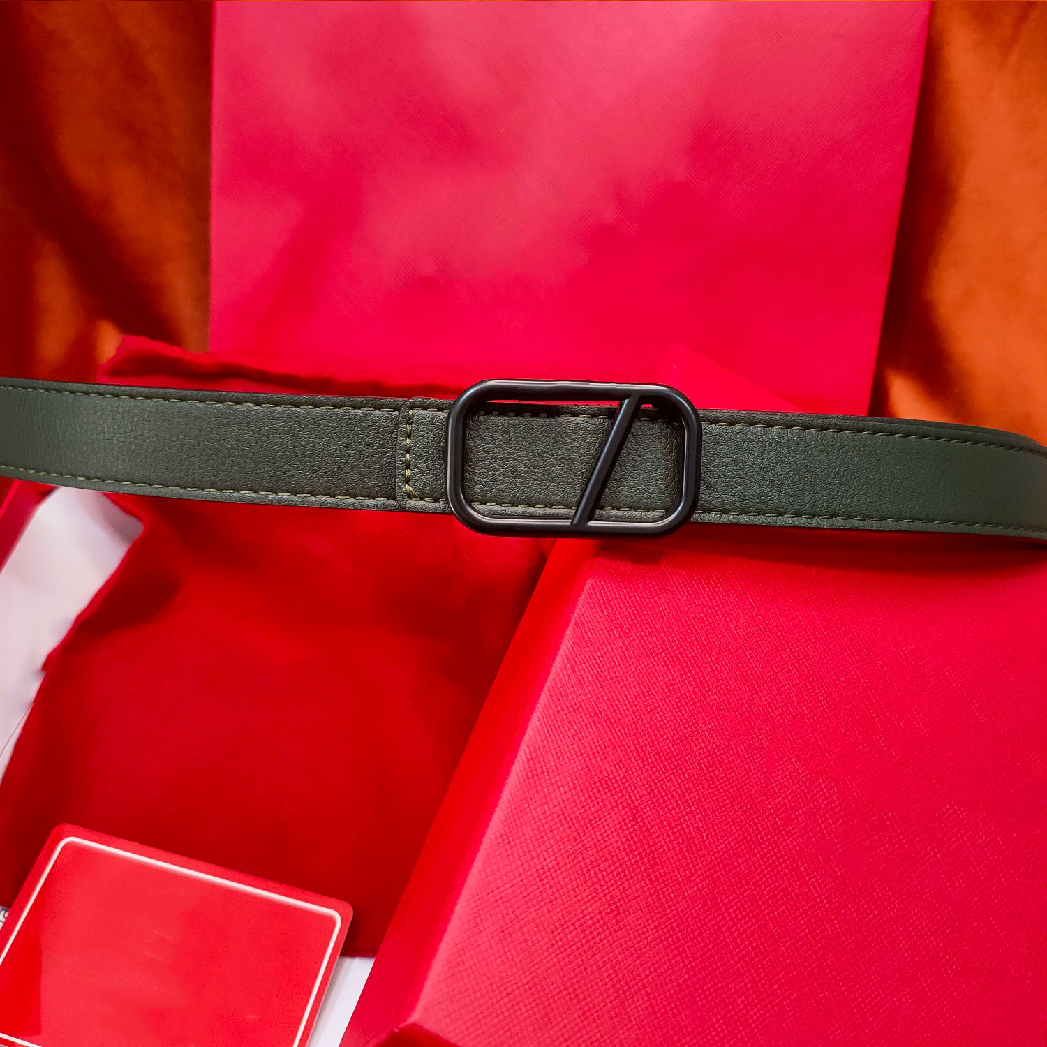 Luxury designer belt solid color mens belts for women designers Classic black letter Vintage Pin needle Buckle Beltss 9 color Width 2.5 CM size 95-115 Casual Formal, Width 2.5cm
Luxury designer belt solid color mens belts for women designers Classic black letter Vintage Pin needle Buckle Beltss 9 color Width 2.5 CM size 95-115 Casual Formal, Width 2.5cm