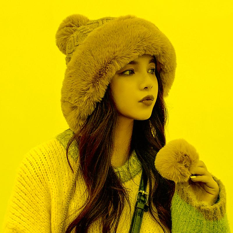 Berets Autumn And Winter Women's Hat Big Hair Ball Woolen Yarn Outdoor Warm Knit Solid Cashmere Ladies Cap Fluffy Hooded HatsBerets
Berets Autumn And Winter Women's Hat Big Hair Ball Woolen Yarn Outdoor Warm Knit Solid Cashmere Ladies Cap Fluffy Hooded HatsBerets