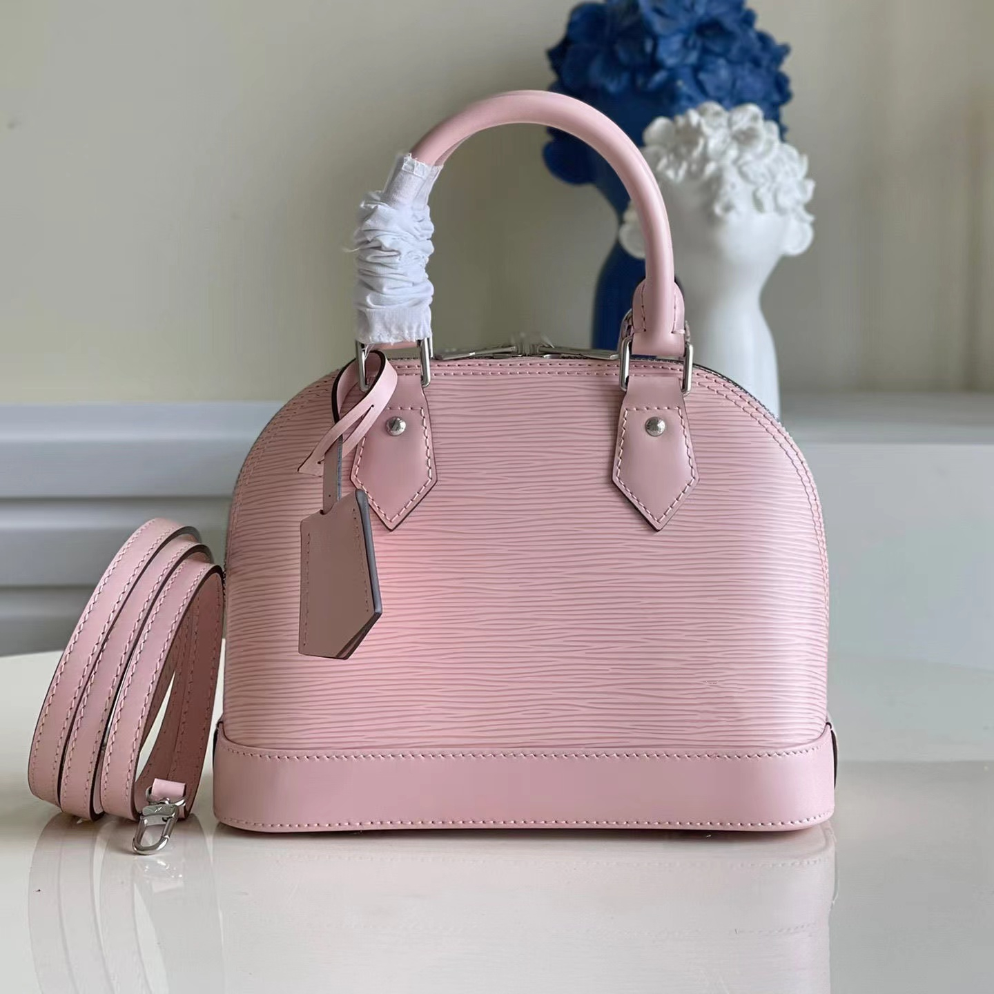 Alma BB Boston Bag Shoulder Bags M41112 Flower Embossed High Quality PM Shell crossbody bags for women black small white brown phone leather tan pink hobo tote handbag, Ask me for pictures
Alma BB Boston Bag Shoulder Bags M41112 Flower Embossed High Quality PM Shell crossbody bags for women black small white brown phone leather tan pink hobo tote handbag, Ask me for pictures