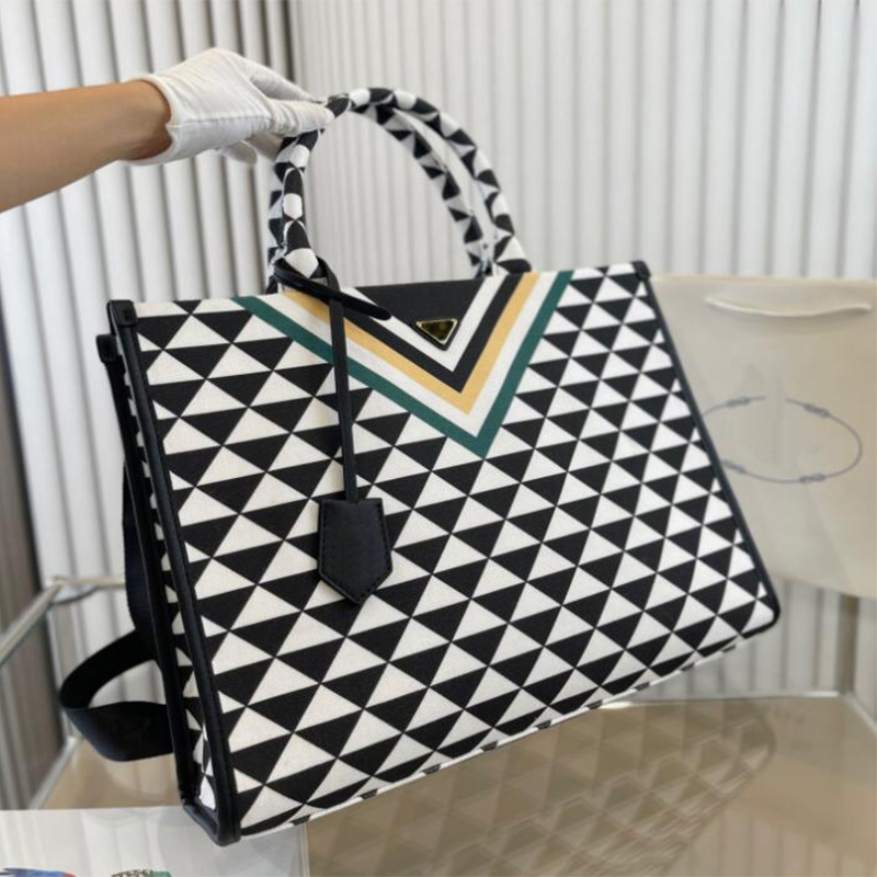 Shopping Bags tote handbags Luxurys Designers Women Bags Messenger for Ladies Shoulder Strap Designer handbag Womens Bag dhgate
Shopping Bags tote handbags Luxurys Designers Women Bags Messenger for Ladies Shoulder Strap Designer handbag Womens Bag dhgate
