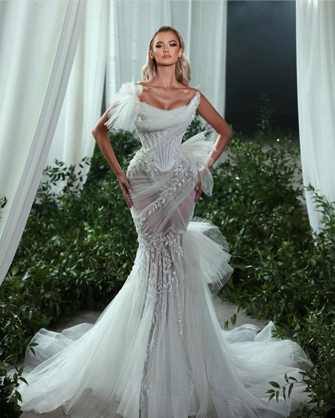 White Sexy Mermaid Wedding Dresses Sleeveless Spaghetti Straps Appliques Sequins Beads Lace Elegant Illusion Custom Made Bridal Dresses Robe De Mariée