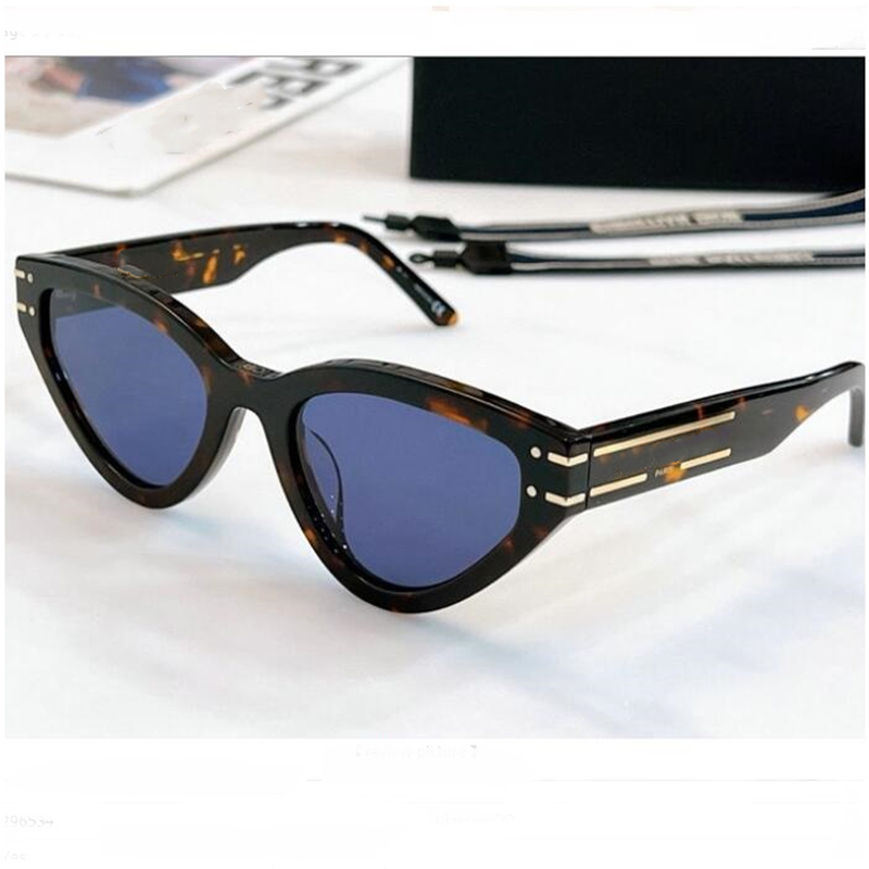 2022 Summer Black red luxury sunglasses for women Retro cat eye-rimmed glasses protect against UV400 Brand sunshade mirror
2022 Summer Black red luxury sunglasses for women Retro cat eye-rimmed glasses protect against UV400 Brand sunshade mirror
