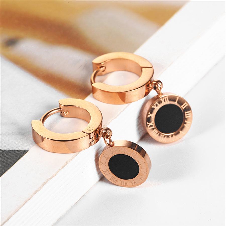 Top Quality Classic Size Simple Style Studs Rose Color Stainless Steel Round Pendant Women Designer Earrings Fashion Jewelry Lady 231o
Top Quality Classic Size Simple Style Studs Rose Color Stainless Steel Round Pendant Women Designer Earrings Fashion Jewelry Lady 231o