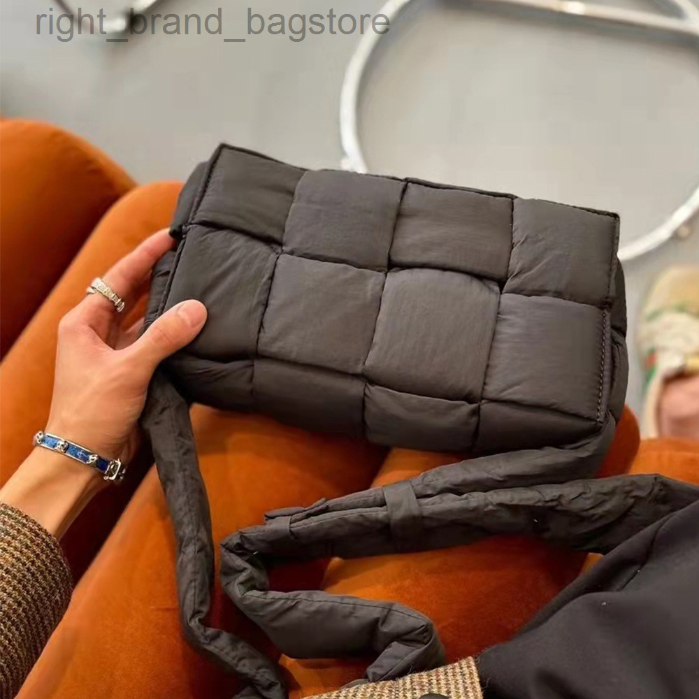 Winter Down Padded Shoulder Bag Designer Cotton Woven Women Crossbody Bag Brands Pad Square Bags for Women Handbags 2022 Purses W220813, Green
Winter Down Padded Shoulder Bag Designer Cotton Woven Women Crossbody Bag Brands Pad Square Bags for Women Handbags 2022 Purses W220813, Green