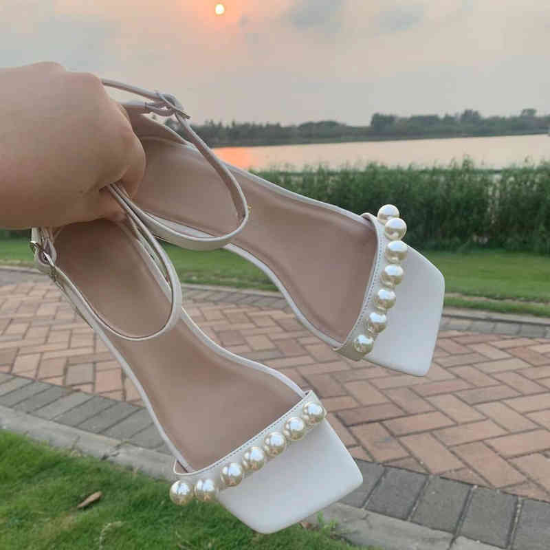 2022 summer new one line buckle fairy square head big Pearl comfortable medium high thick heel sandals, Black sheepskin
2022 summer new one line buckle fairy square head big Pearl comfortable medium high thick heel sandals, Black sheepskin