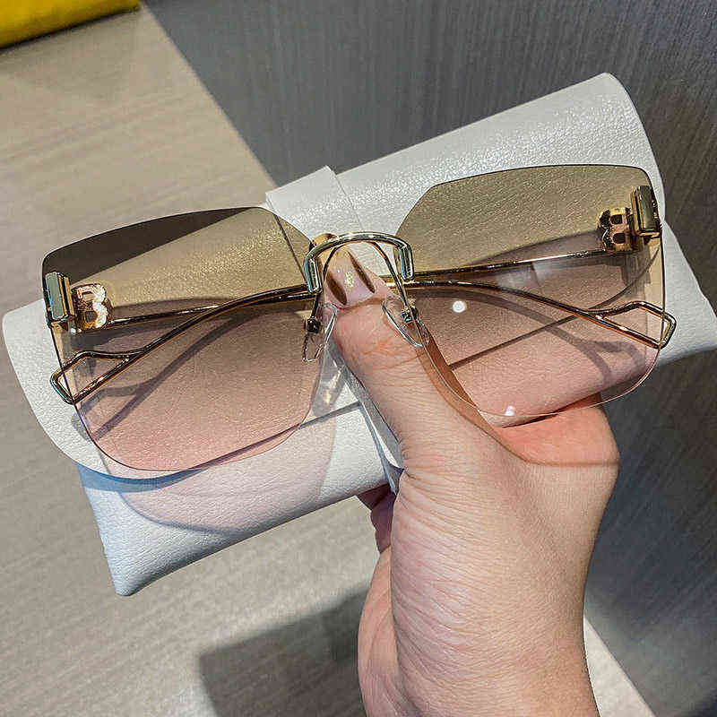 Vintage Designer Sunglasses Womens 2022 Fashion Oversized Rimless Sunglasses For Men Retro Square Shades culos UV400 Y220513
Vintage Designer Sunglasses Womens 2022 Fashion Oversized Rimless Sunglasses For Men Retro Square Shades culos UV400 Y220513
