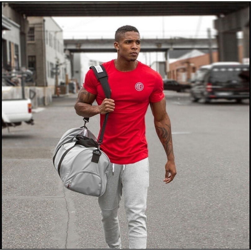 Muscleguys Slim fit T Shirt Men Slim Fit Tees Men Gyms T-Shirts Bodybuilding Tops Fitness Clothing O-Neck Short Sleeve T Shirt 220504