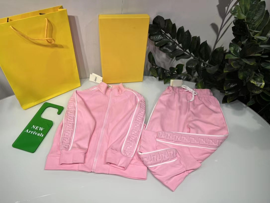 designer kid boy clothing sets Korea style set 100-160cm toddler girl clothes set autumn wholesale send with box, Black
designer kid boy clothing sets Korea style set 100-160cm toddler girl clothes set autumn wholesale send with box, Black