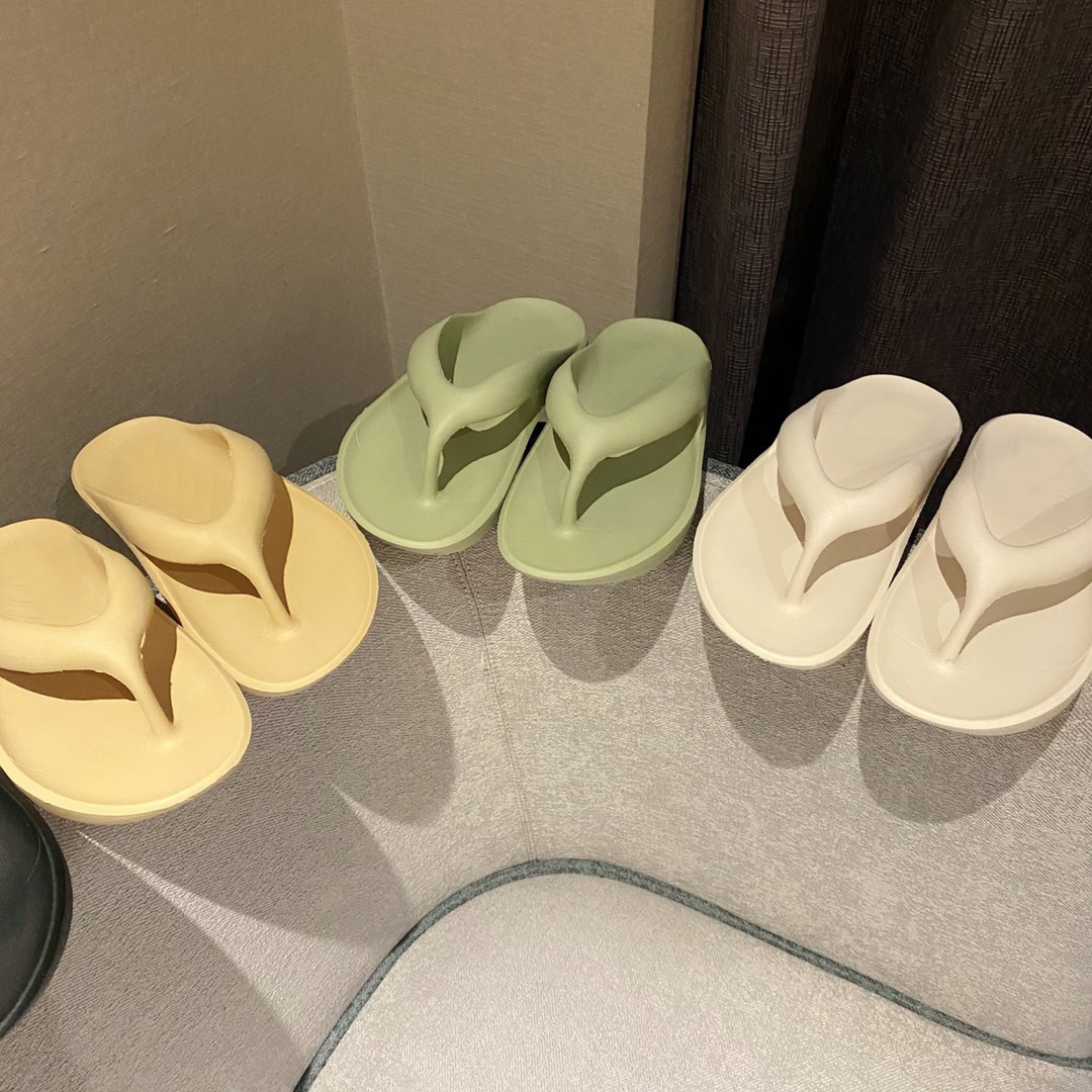 Designer Slippers Thong Flip Flops Slides Bone Black Brown Sand Flats Platform Sandals For Men Women Summer Rubber Beach Pool Sliders Shoes Size 36-45, 11
Designer Slippers Thong Flip Flops Slides Bone Black Brown Sand Flats Platform Sandals For Men Women Summer Rubber Beach Pool Sliders Shoes Size 36-45, 11