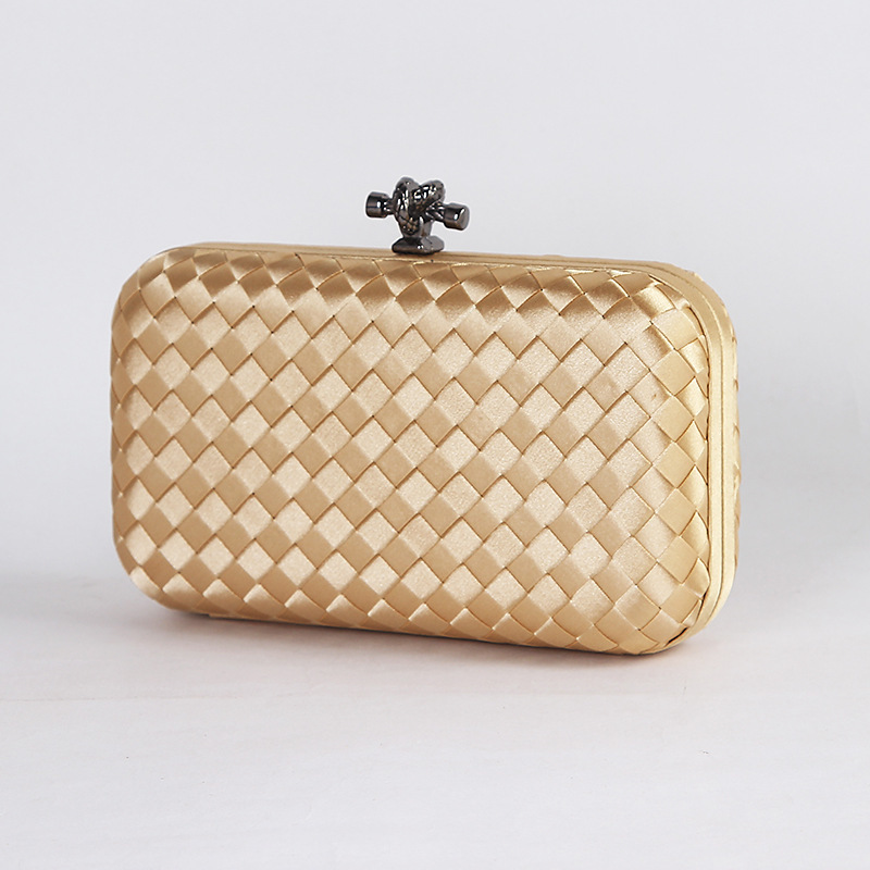 2025 NEW Retro Handmade Small Woven Clutch Banquet Handbag Lady Womens Silk Flap Chain het Hand Bag Dinner Party 220630 original design
