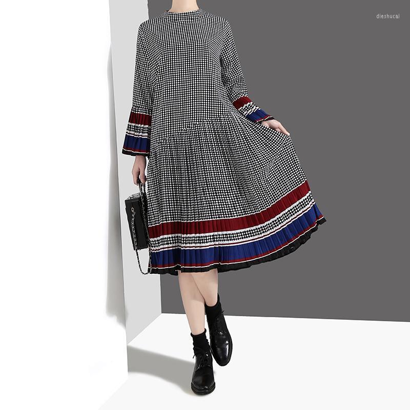 Casual Dresses 2022 Women Fashion Autumn Black Plaid Dress Long Sleeve Flare Female Cute Party Midi Robe Elegant Woman, 685
Casual Dresses 2022 Women Fashion Autumn Black Plaid Dress Long Sleeve Flare Female Cute Party Midi Robe Elegant Woman, 685