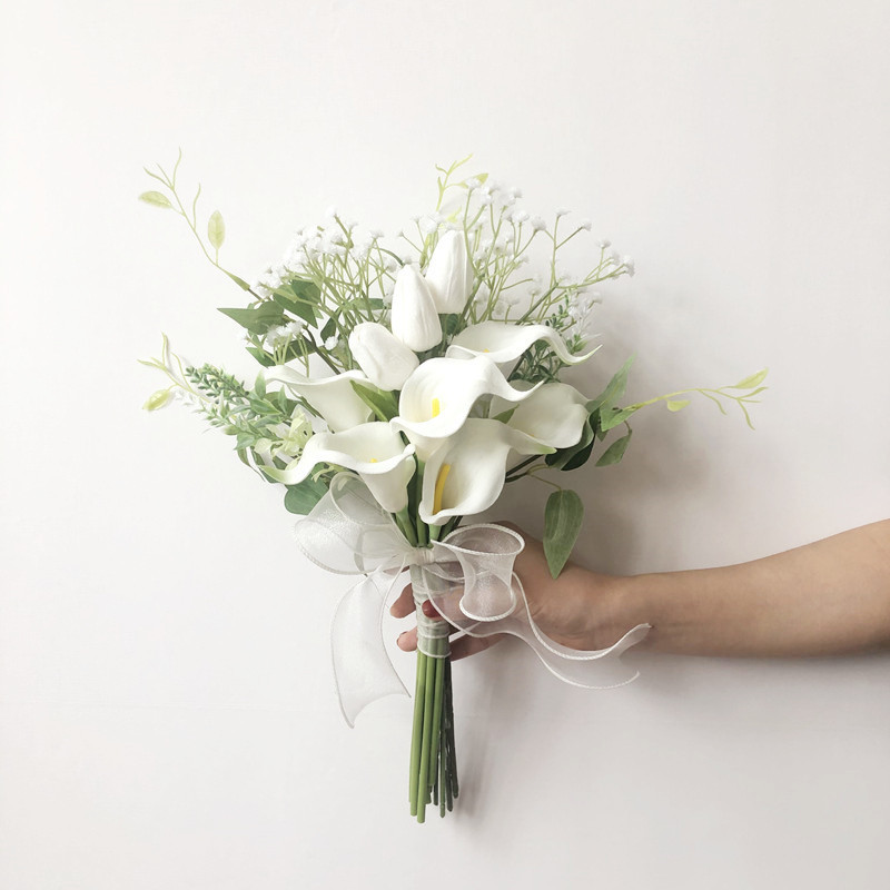 Wedding photography props simulation hand holding flowers Sen Department big bunch bride holding flowers calla lily creative bouquet new