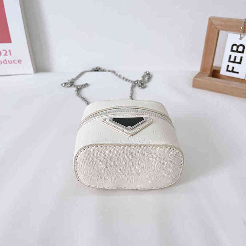 80%2022 New Top Design Luxury Bags autumn girls' foreign style cool zero wallet Mini chain satchel simple black and white small bagWomen's Fashion Bags
80%2022 New Top Design Luxury Bags autumn girls' foreign style cool zero wallet Mini chain satchel simple black and white small bagWomen's Fashion Bags